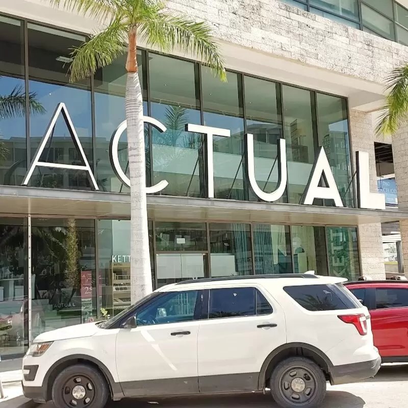 Centro Comercial Marina Puerto Cancún