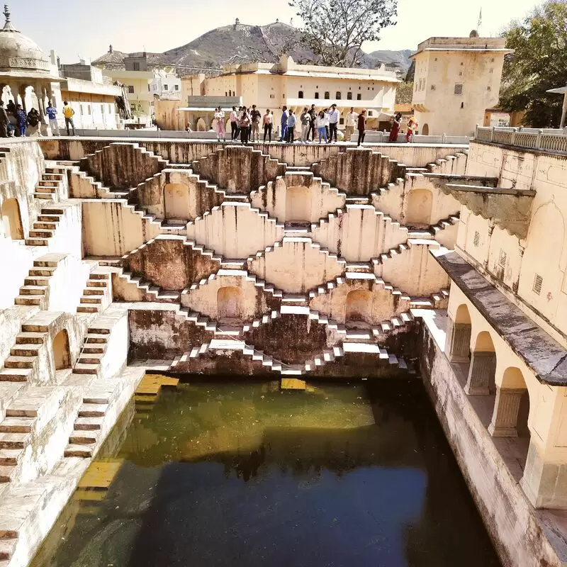 Panna Meena ka Kund
